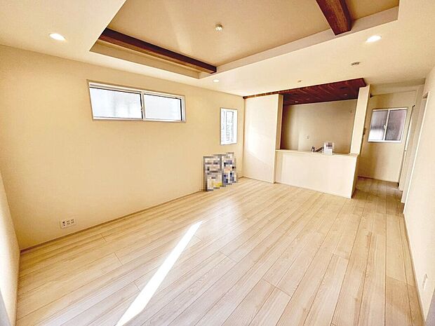 【リビング】現地見学当日から承っております♪現地周辺の環境や、駅までの道のりなど周辺環境も合わせてご確認いただき、ぜひご検討ください！