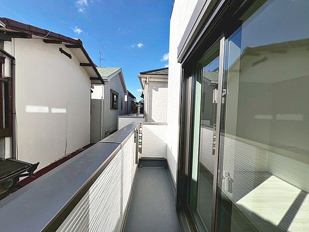 【南西面バルコニー】日当り良好で洗濯物が良く乾きそうですね♪バルコニー2ヶ所ありますよ!