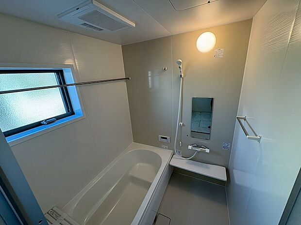 【エコベンチ浴槽】快適な半身浴のためのベンチスペースがありますよ♪節水にも効果を発揮します！