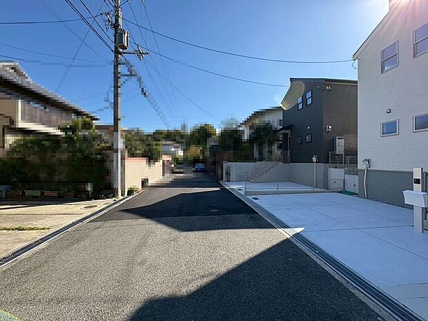 【前面道路を含む現地写真】閑静な住宅街で叶える穏やかな新生活をここではじめませんか♪