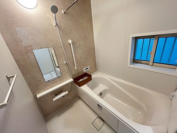 【エコベンチ浴槽】快適な半身浴のためのベンチスペースがありますよ♪節水にも効果を発揮します！