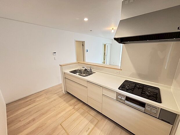 【浄水器付システムキッチン(3口コンロ)】3口コンロでお料理のレパートリーも増えますね♪