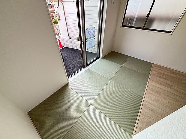 【タタミコーナー(約4帖)】リビングに隣接しているので、お子様のお昼寝スペースにもいいですね!