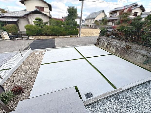 【駐車場】広々駐車スペースはママやお子様の自転車も停められますね♪