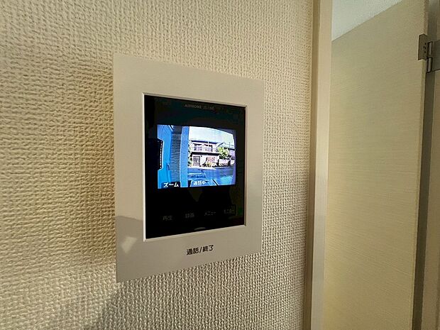 【ＴＶモニター付きインターホン】ＴＶモニター付きインターホンですので、突然の来客時にも外の様子が確認できて安心です！