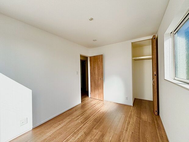 【洋室】全室収納有！家族の思い出も大切にしまっておけますね！