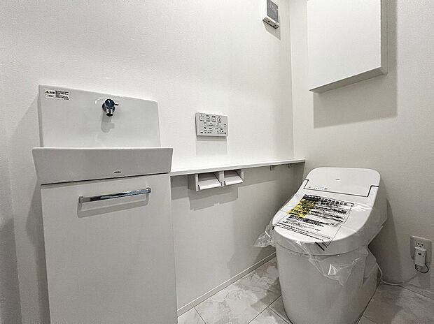 【温水洗浄便座】トイレの中に手洗いがあるので、清潔感もあり嬉しいですね♪