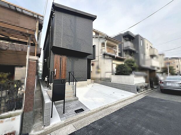 【前面道路を含む現地写真】前面道路約６．２ｍ！広々運転の苦手な方も安心です！