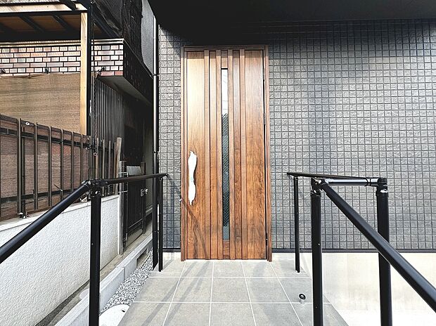 【エントランス】お客様にとって最良のマイホームが見つかりますよう、イエストアが全力でお手伝いさせていただきます！いつでもお気軽にお問い合わせ下さい♪