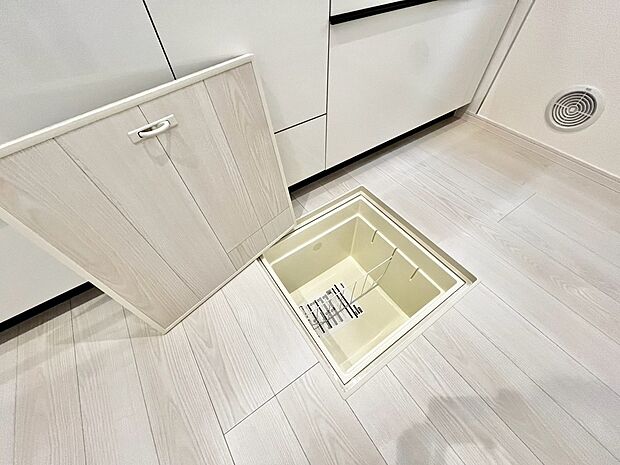 【床下収納】ストックや保存食の保管にも便利ですね！