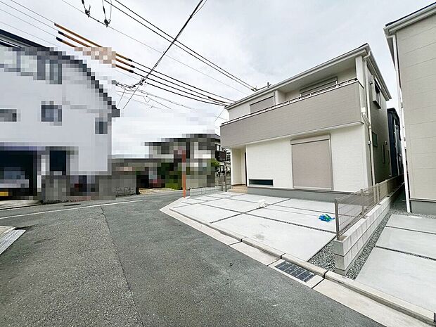 【前面道路を含む現地写真】お客様にとって最良のマイホームが見つかりますよう、イエストアが全力でお手伝いさせていただきます！いつでもお気軽にお問い合わせ下さい♪