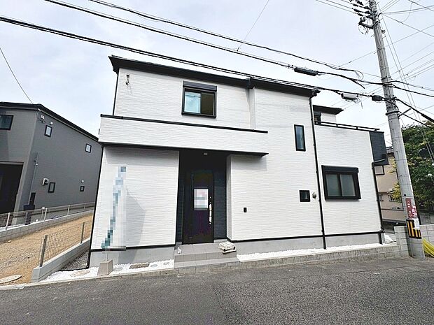 【エントランス(1号棟)】南海本線「春木」駅まで徒歩15分!毎日の通勤・通学に便利ですね♪