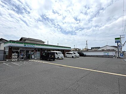 ファミリーマート堺深井中町店 約728ｍ(徒歩１０分)
