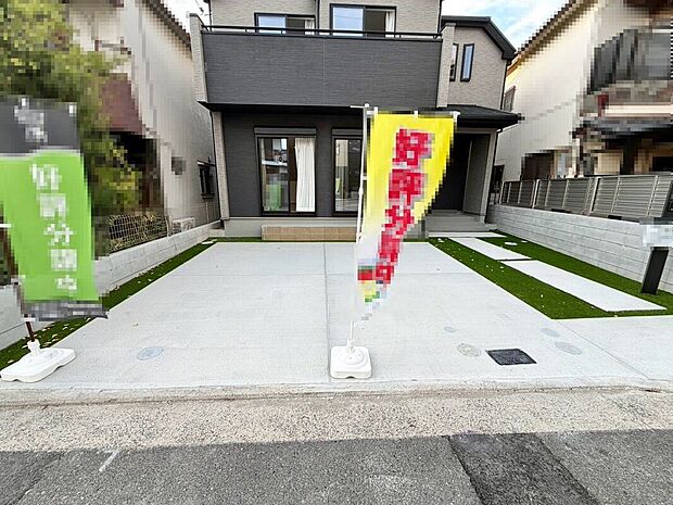 【駐車場】並列に駐車２台可能！セカンドカーや来客時も安心！