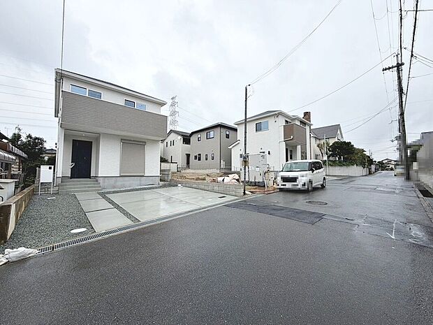 【前面道路を含む現地写真】【前面道路約6.2m】
広々運転の苦手な方も安心ですね♪是非現地にてご確認ください!
