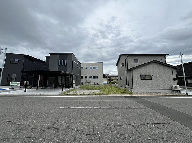 【現地写真】 これから完成に向けて進んでいく様子をお伝えしてまいります！完成後の暮らしを想像するだけでワクワクする住まい◎これからどんどん形になっていくのが楽しみですね♪