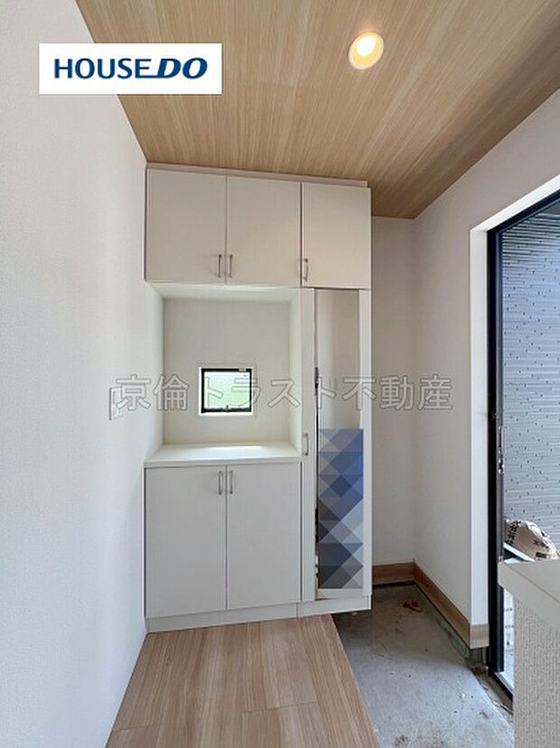 【シューズボックス】玄関には大容量のシューズボックスを設置。お好きなインテリアも飾れるタイプです！
