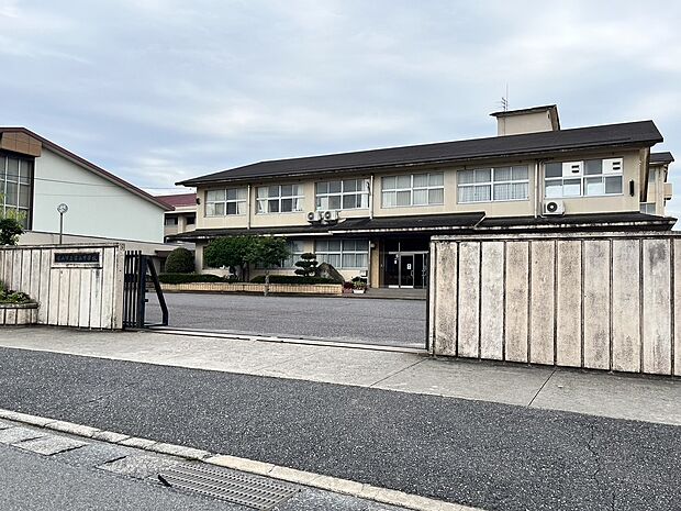 富山中学校(約1m)