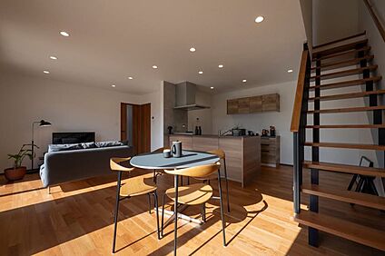 家族の会話が弾む対面キッチン