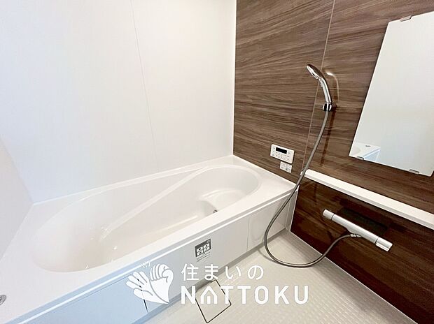 現地写真（浴室）
浴室暖房乾燥機付き。１坪タイプで広々です。