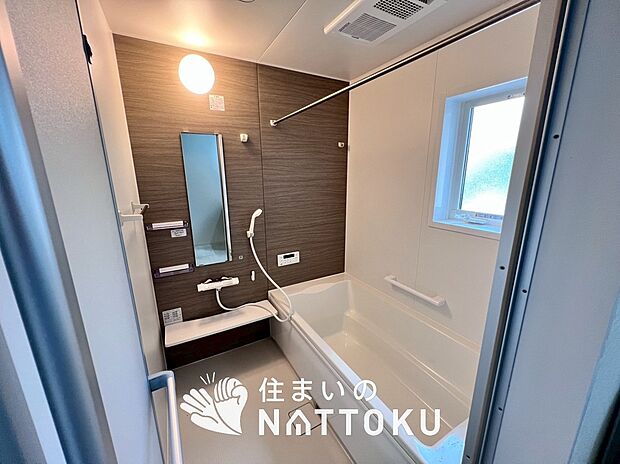 現地写真（浴室）
浴室暖房乾燥機付き。１坪タイプで広々です。