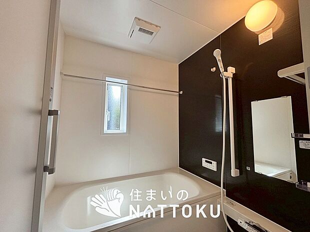 現地写真（浴室）
浴室暖房乾燥機付き。１坪タイプで広々です。