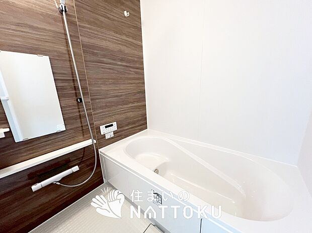 現地写真（浴室）
浴室暖房乾燥機付き。１坪タイプで広々です。