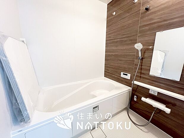 現地写真（浴室）
浴室暖房乾燥機付き。１坪タイプで広々です。