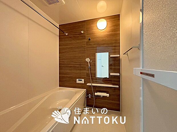 現地写真（浴室）
浴室暖房乾燥機付き。１坪タイプで広々です。