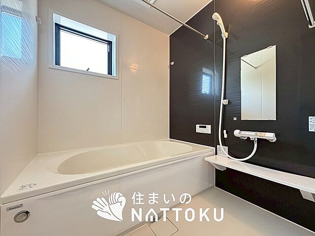 現地写真（浴室）
浴室暖房乾燥機付き。１坪タイプで広々です。