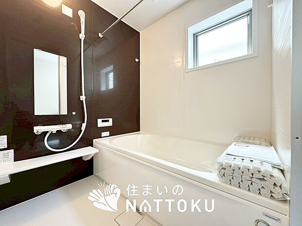 現地写真（浴室）
浴室暖房乾燥機付き。１坪タイプで広々です。