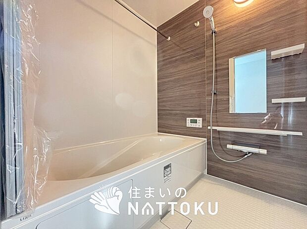 現地写真（浴室）
浴室暖房乾燥機付き。１坪タイプで広々です。