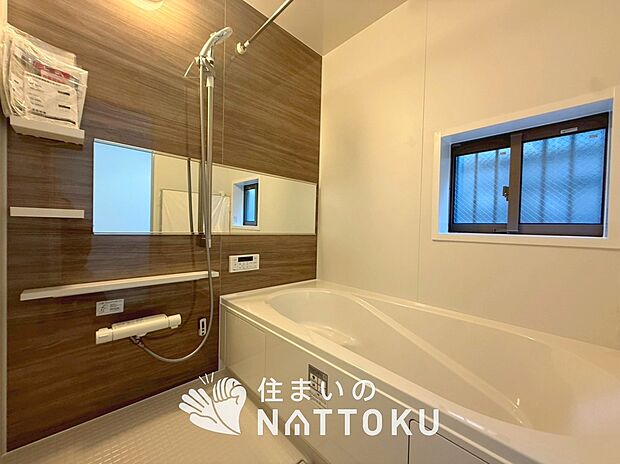 現地写真(浴室)
浴室暖房乾燥機付き。1坪タイプで広々です。