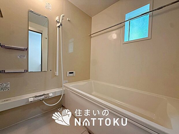 現地写真（浴室）
浴室暖房乾燥機付き。１坪タイプで広々です。