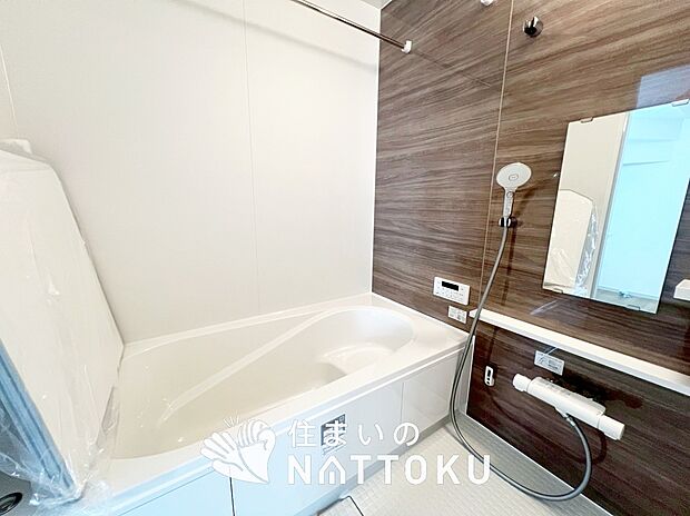 現地写真（浴室）
浴室暖房乾燥機付き。１坪タイプで広々です。