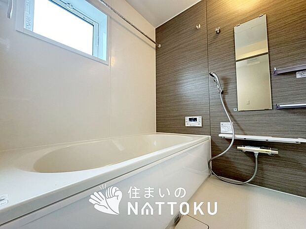 現地写真（浴室）
浴室暖房乾燥機付き。１坪タイプで広々です。