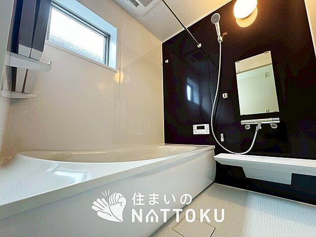 現地写真（浴室）
浴室暖房乾燥機付き。１坪タイプで広々です。