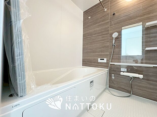 現地写真（浴室）
浴室暖房乾燥機付き。１坪タイプで広々です。