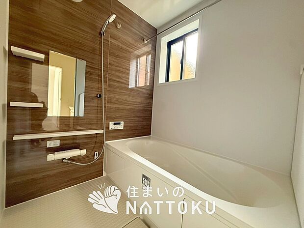 現地写真（浴室）
浴室暖房乾燥機付き。１坪タイプで広々です。