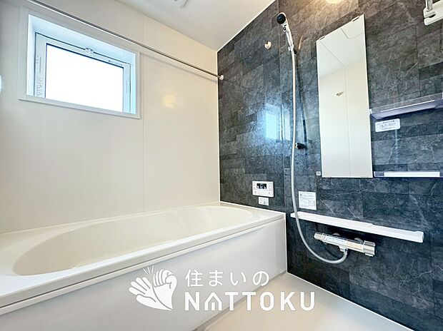 現地写真（浴室）
浴室暖房乾燥機付き。１坪タイプで広々です。