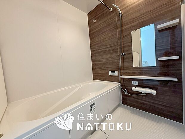 現地写真（浴室）
浴室暖房乾燥機付き。１坪タイプで広々です。