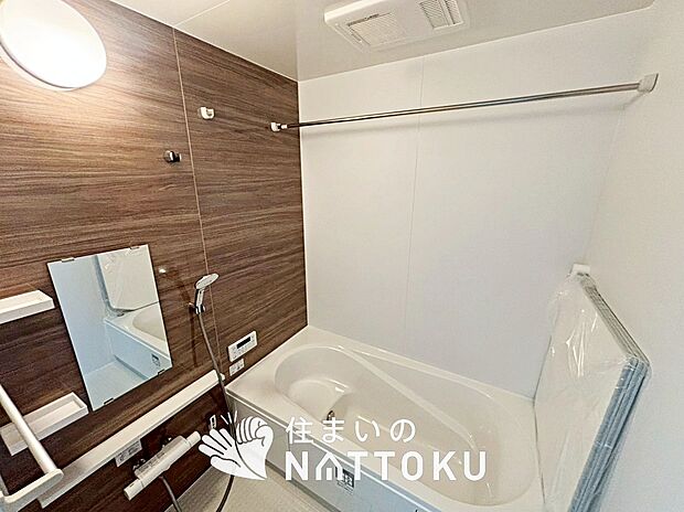 現地写真（浴室）
浴室暖房乾燥機付き。１坪タイプで広々です。