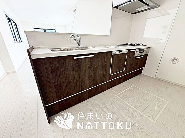 現地写真（キッチン）
収納たっぷりのシステムキッチン、浄水器付水栓を標準装備しています。
