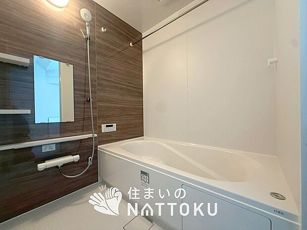 現地写真（浴室）
浴室暖房乾燥機付き。１坪タイプで広々です。