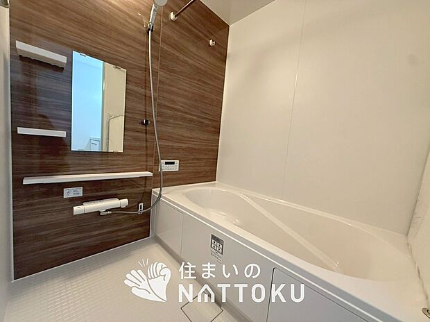 現地写真（浴室）
浴室暖房乾燥機付き。１坪タイプで広々です。