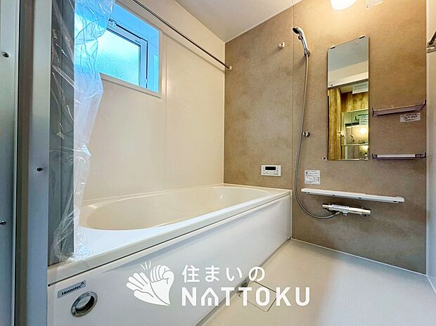 現地写真（浴室）
浴室暖房乾燥機付き。１坪タイプで広々です。