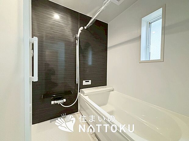 現地写真（浴室）
浴室暖房乾燥機付き。１坪タイプで広々です。