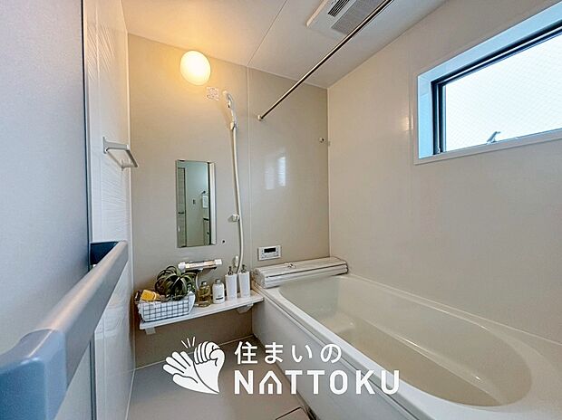 現地写真（浴室）
浴室暖房乾燥機付き。１坪タイプで広々です。