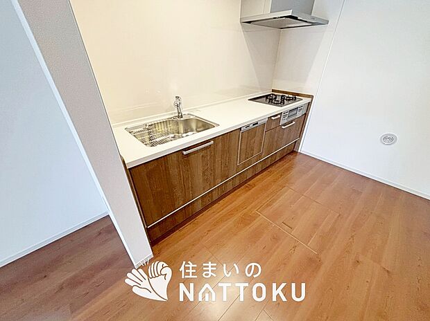 現地写真(キッチン)
収納たっぷりのシステムキッチン、浄水器付水栓を標準装備しています。