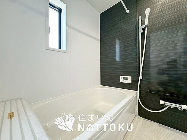 現地写真（浴室）
浴室暖房乾燥機付き。１坪タイプで広々です。